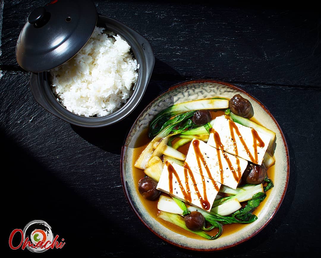 Đậu hấp cải chíp - veganes Gericht mit Tofu gedämpft auf Pak Choi und Shiitake-Pilz, serviert mit Jasminreis (oder Nudeln) und Sojasoße.

#vietnamesefood #streetfood #rostock
